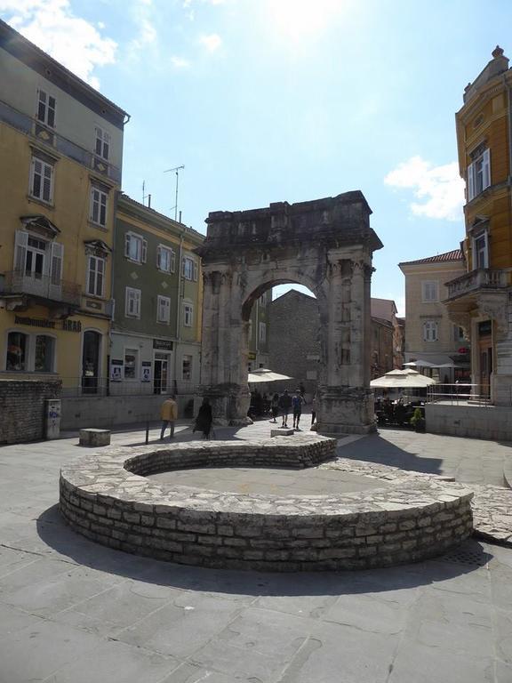 Apartment Asja Old City Center Pula Exterior photo