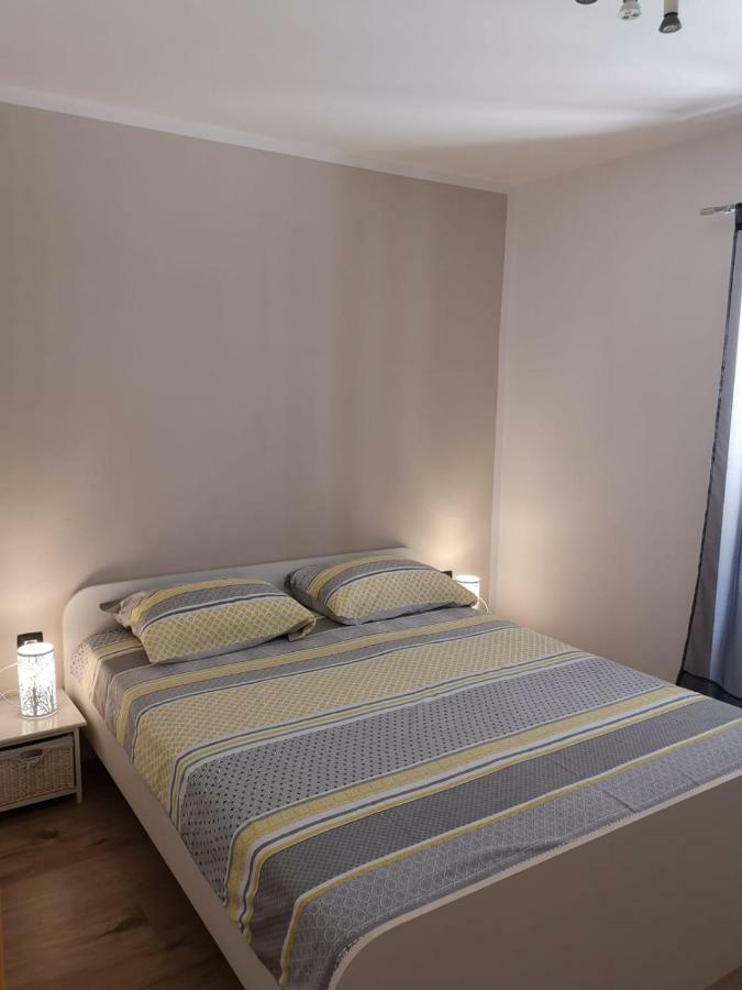 Apartment Asja Old City Center Pula Exterior photo
